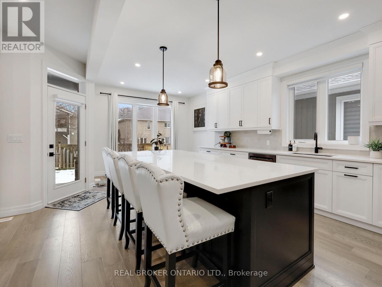 11 - 68 CEDAR STREET Image 5