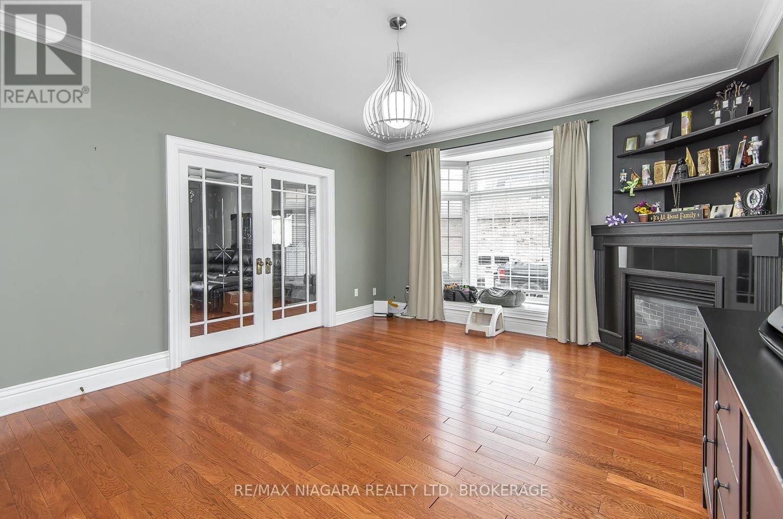 5199 SHERKSTON ROAD Image 21