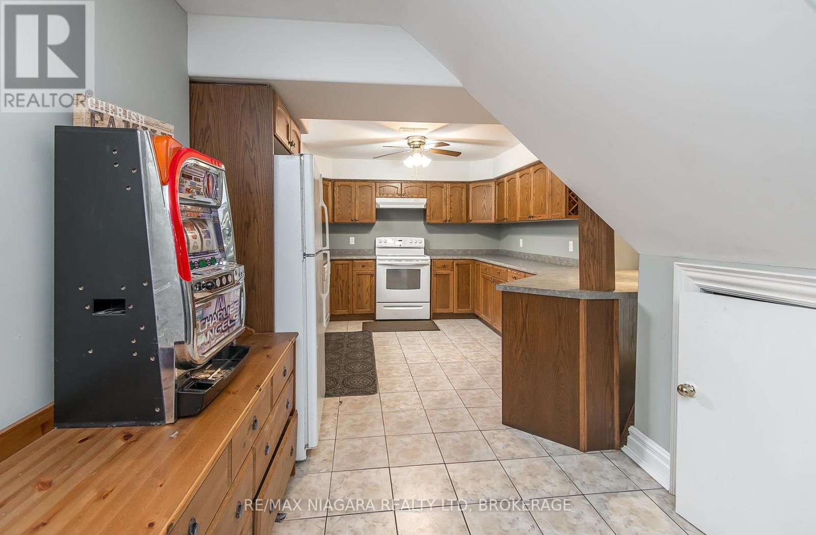 5199 SHERKSTON ROAD Image 35