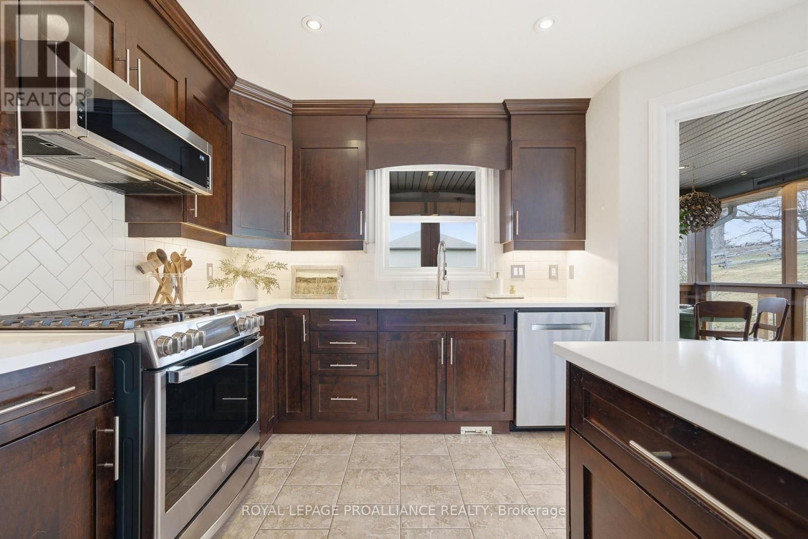 42 WINDWHISPER DRIVE Image 12