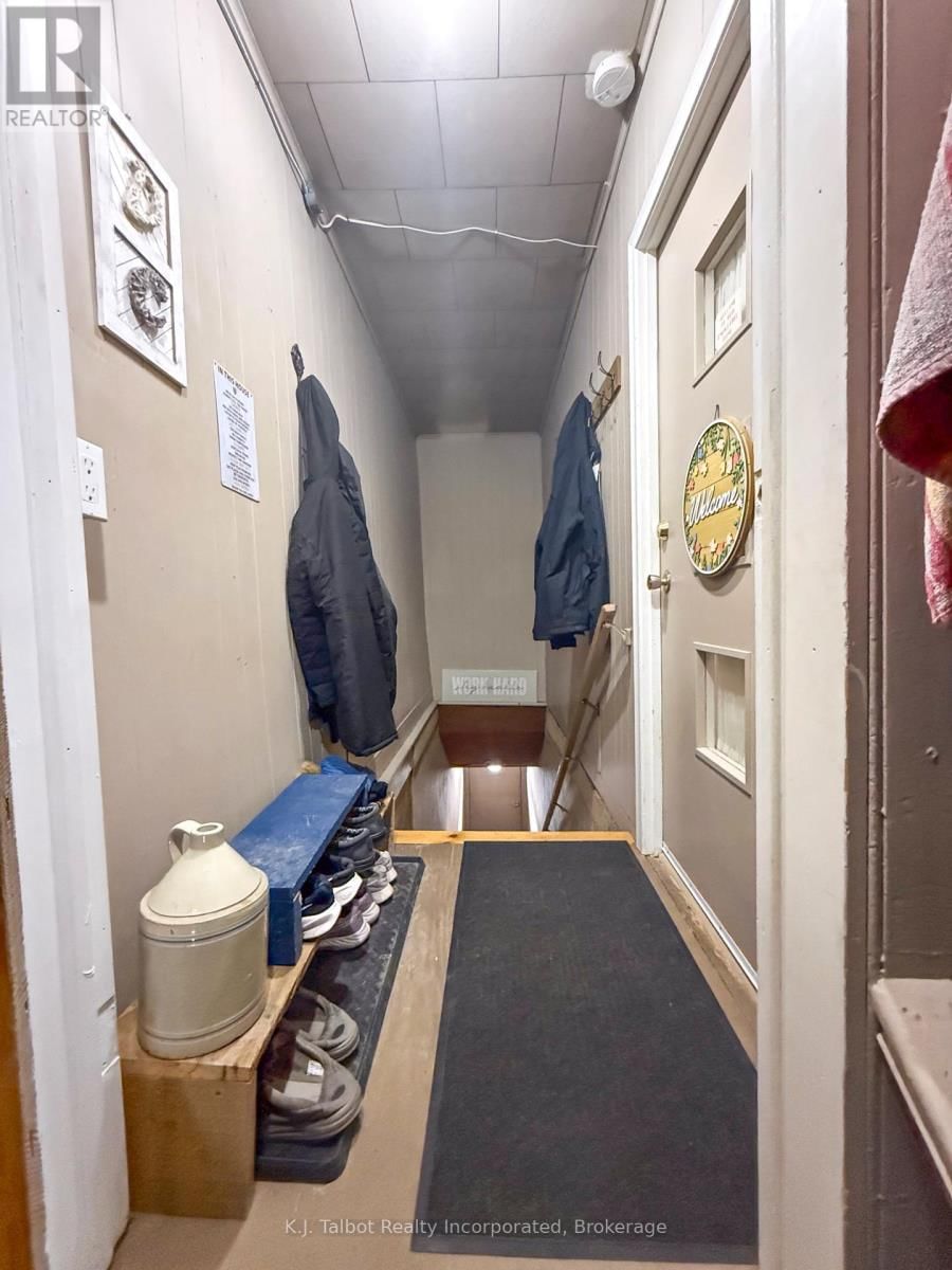 636 CAMPBELL STREET Image 13