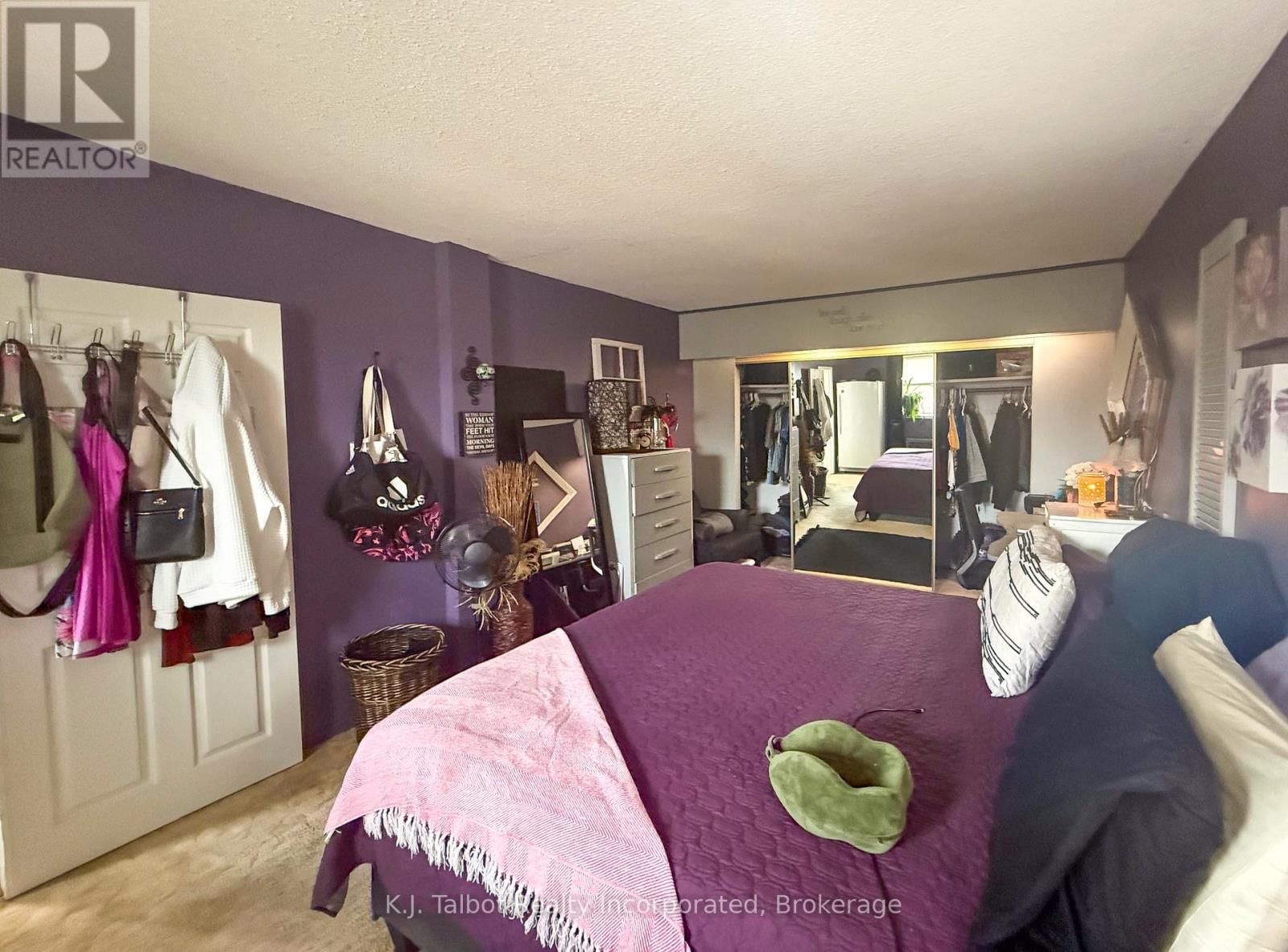 636 CAMPBELL STREET Image 19