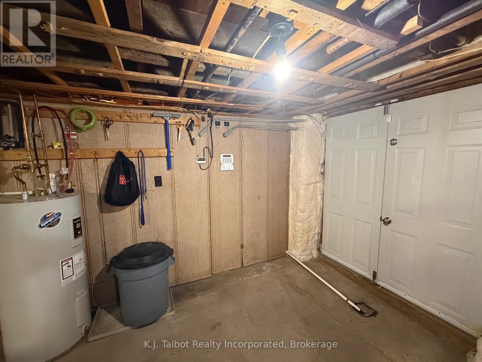 636 CAMPBELL STREET Image 27