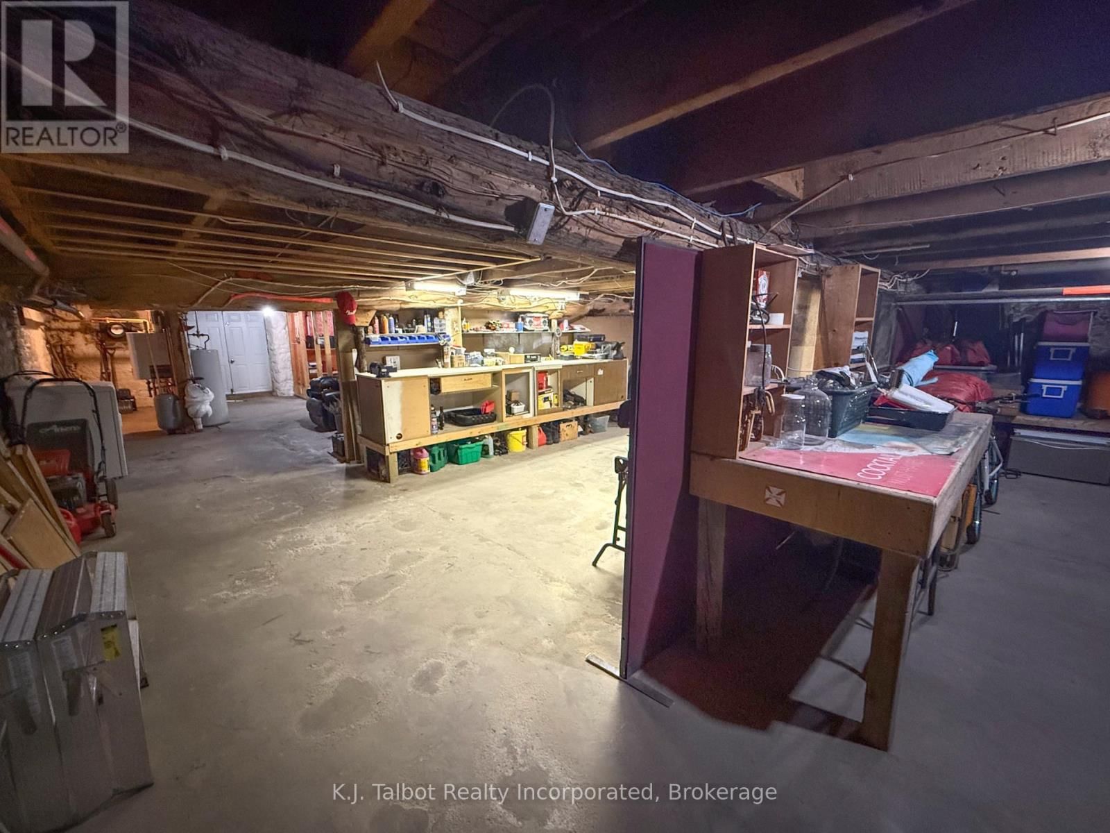 636 CAMPBELL STREET Image 31