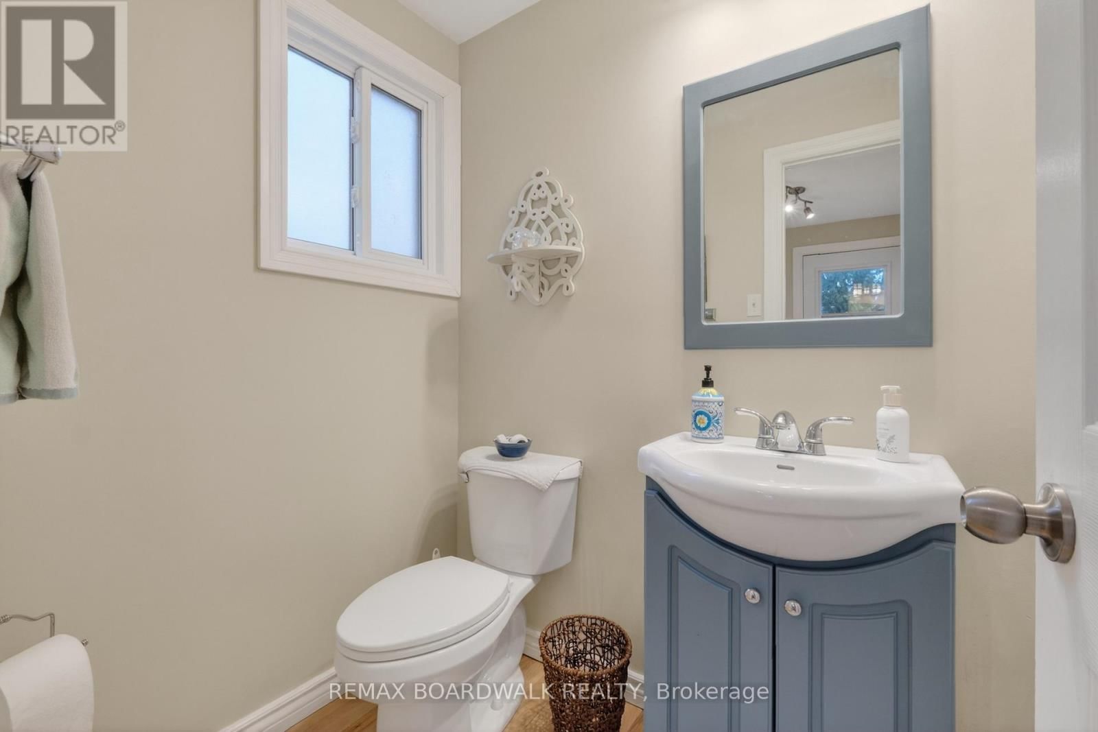 7925 JEANNE D'ARC BOULEVARD NORTH Image 15