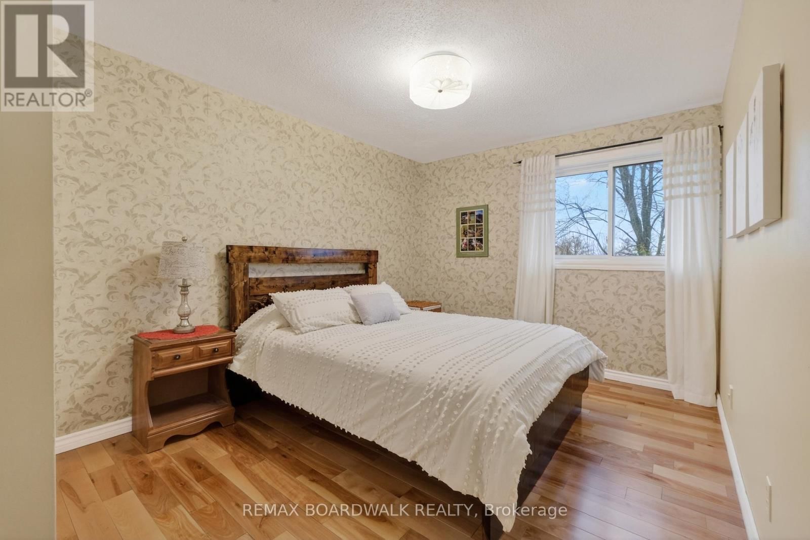 7925 JEANNE D'ARC BOULEVARD NORTH Image 20