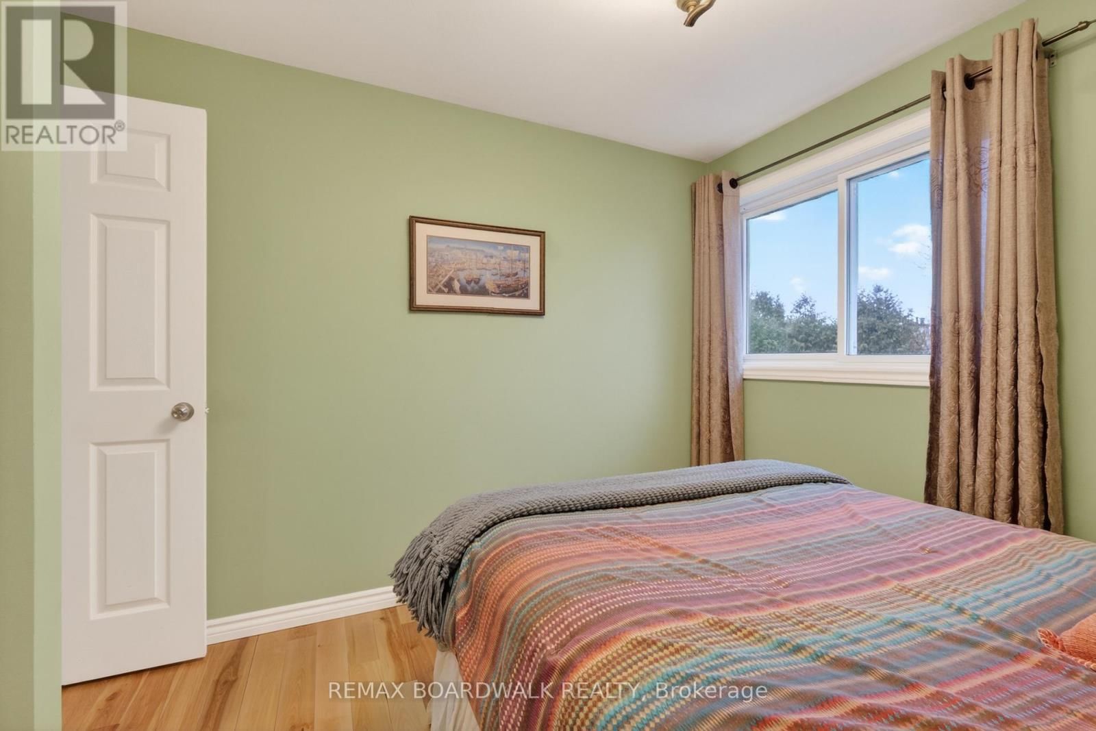 7925 JEANNE D'ARC BOULEVARD NORTH Image 23