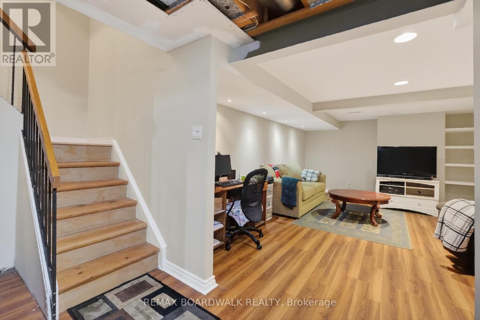 7925 JEANNE D'ARC BOULEVARD NORTH Image 25