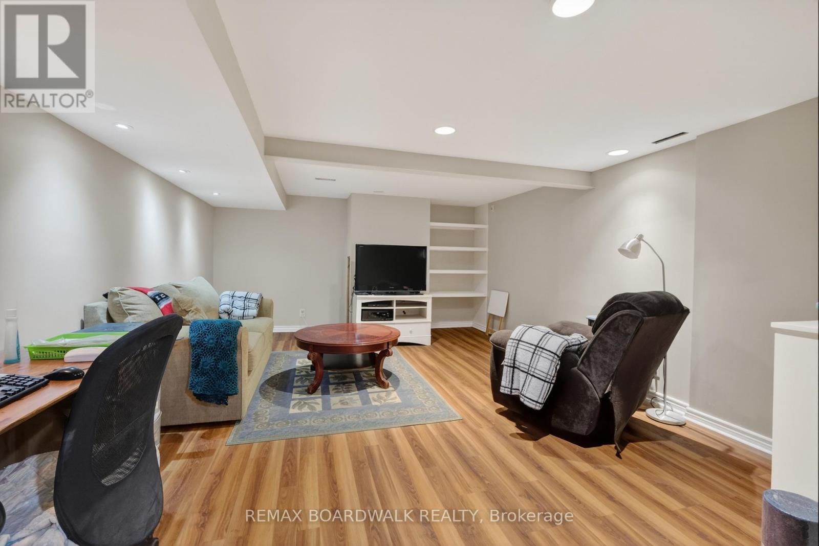 7925 JEANNE D'ARC BOULEVARD NORTH Image 26