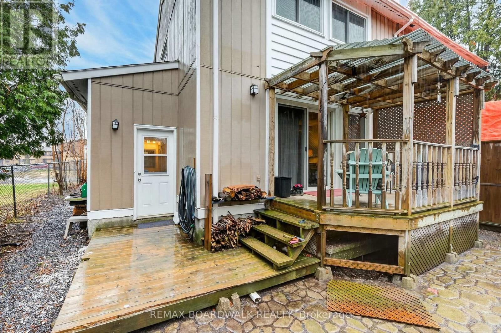 7925 JEANNE D'ARC BOULEVARD NORTH Image 30