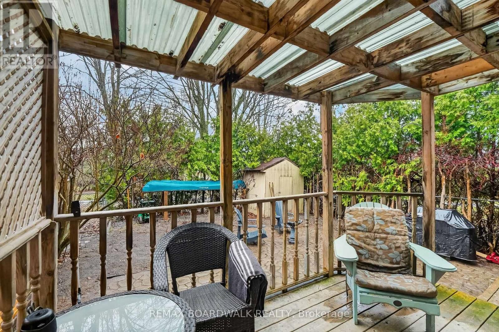 7925 JEANNE D'ARC BOULEVARD NORTH Image 32