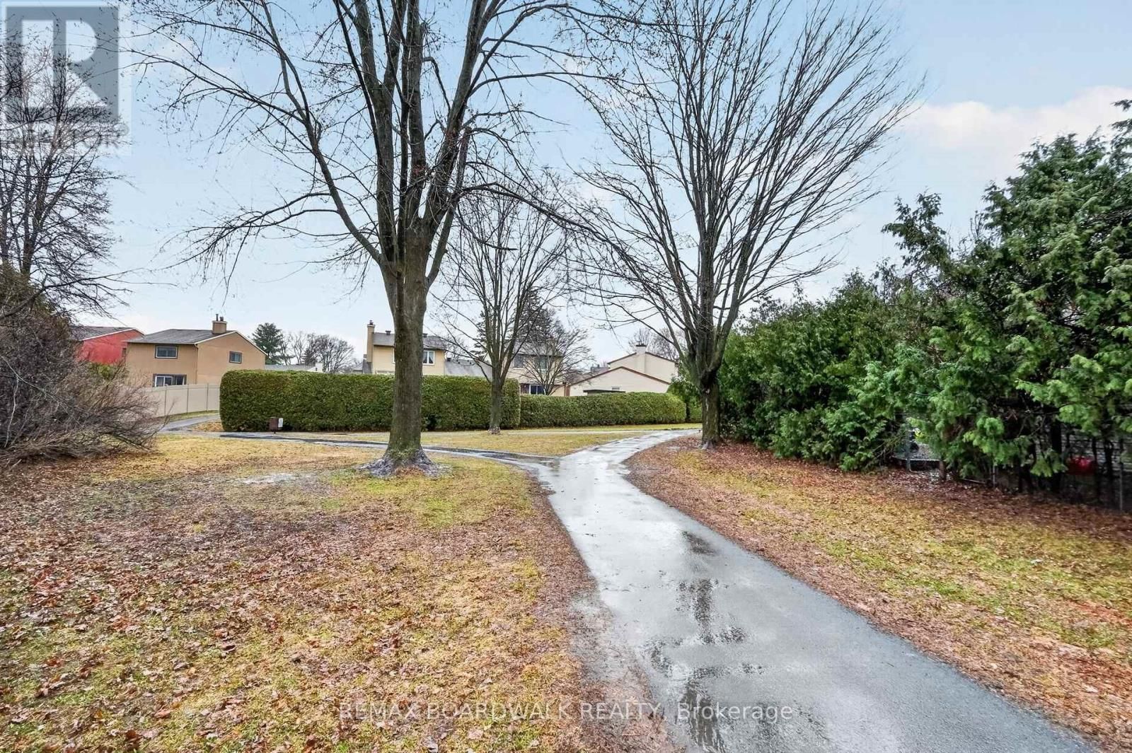 7925 JEANNE D'ARC BOULEVARD NORTH Image 36