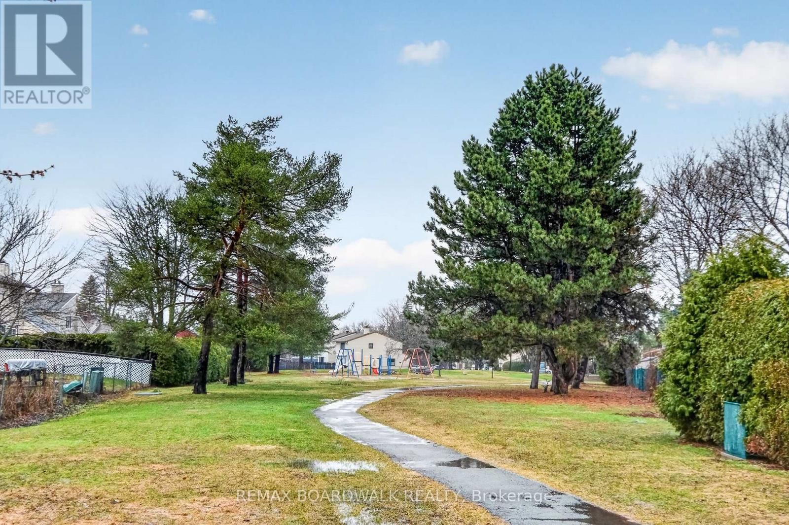 7925 JEANNE D'ARC BOULEVARD NORTH Image 37