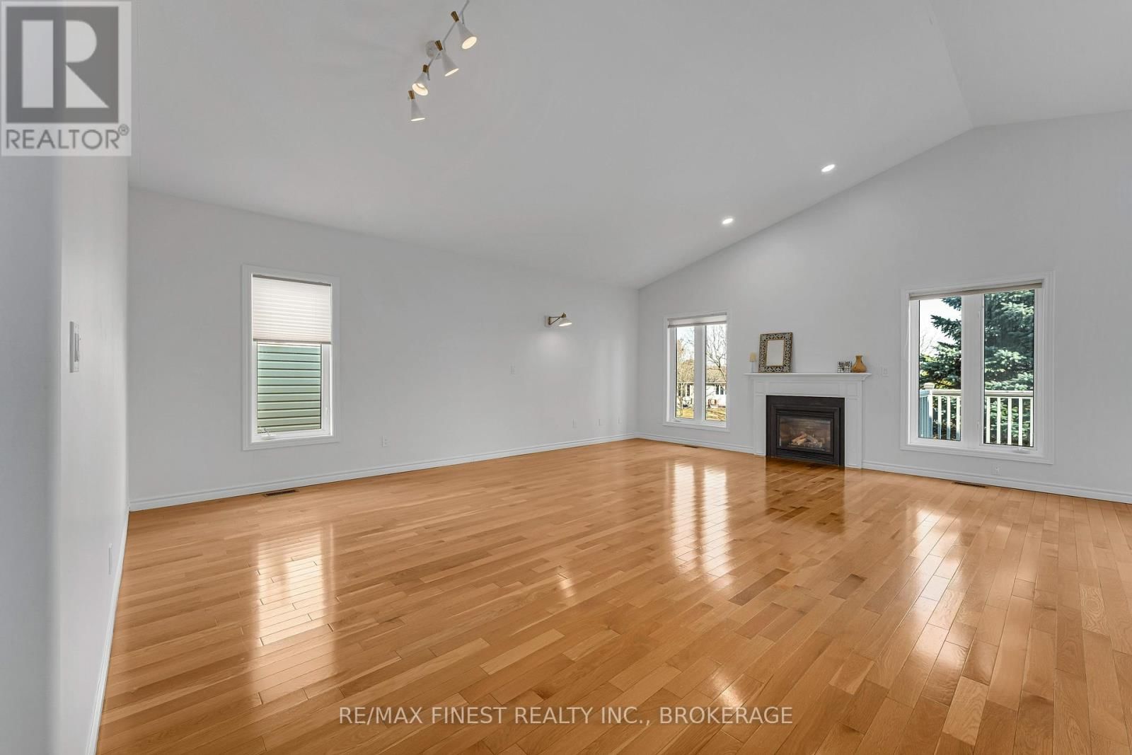 34 SCHOONER DRIVE Image 19