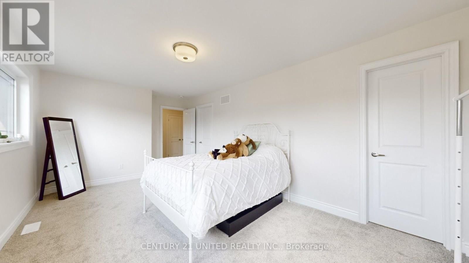 189 STRACHAN STREET Image 36