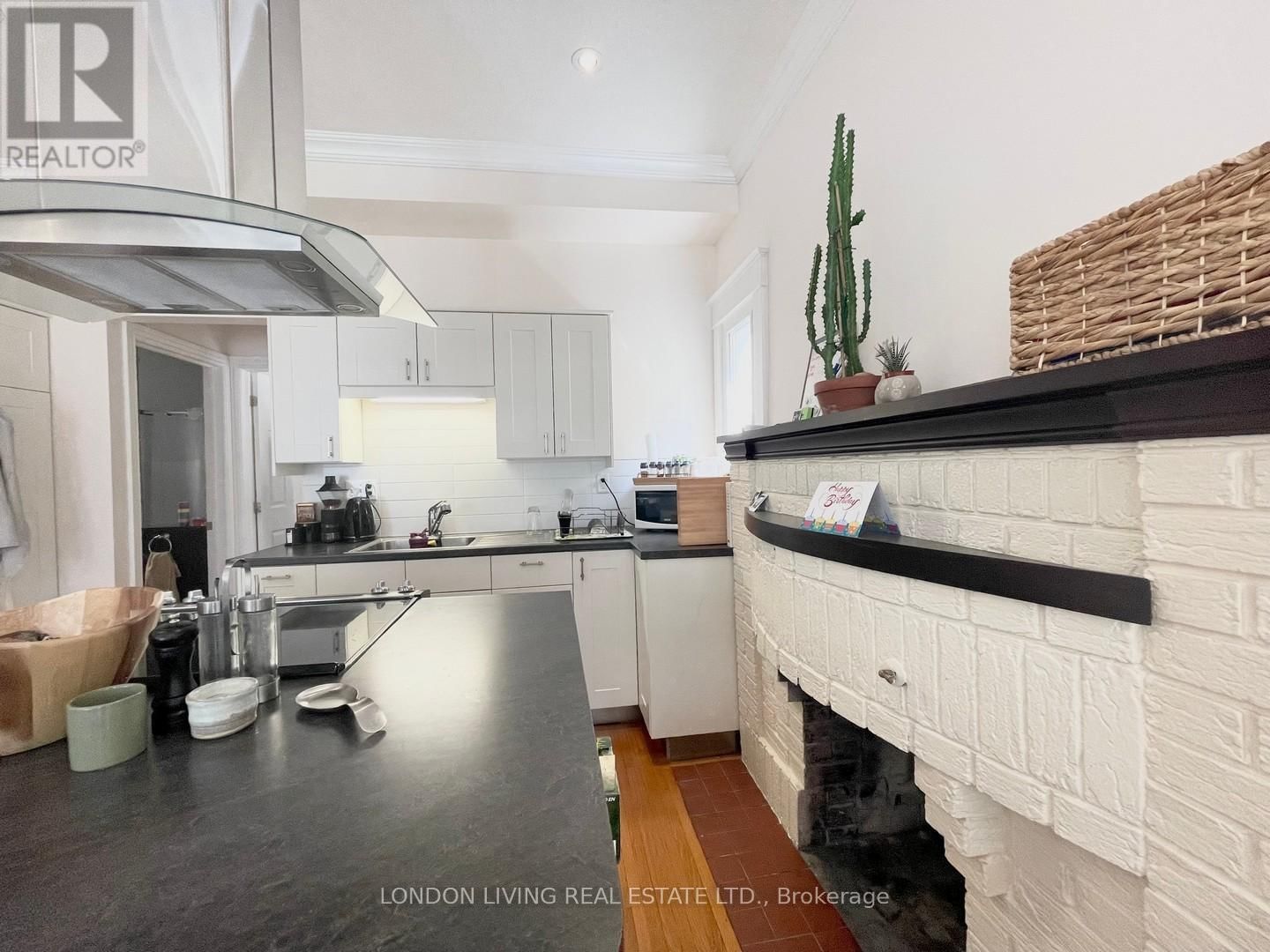 6 VICTOR STREET Image 15