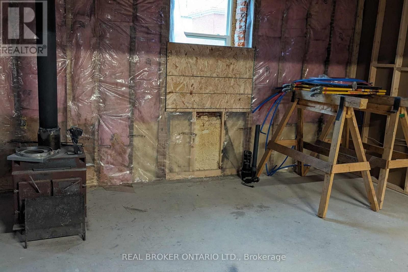 2048 ALBERT STREET SOUTH Image 12