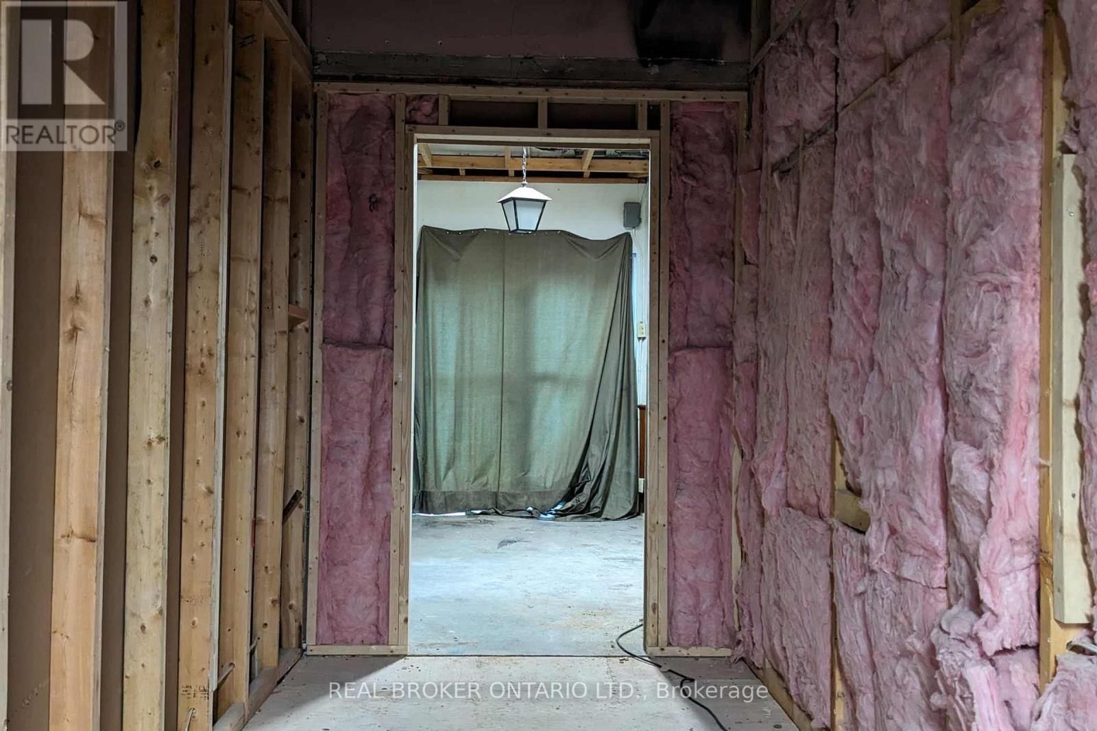 2048 ALBERT STREET SOUTH Image 15