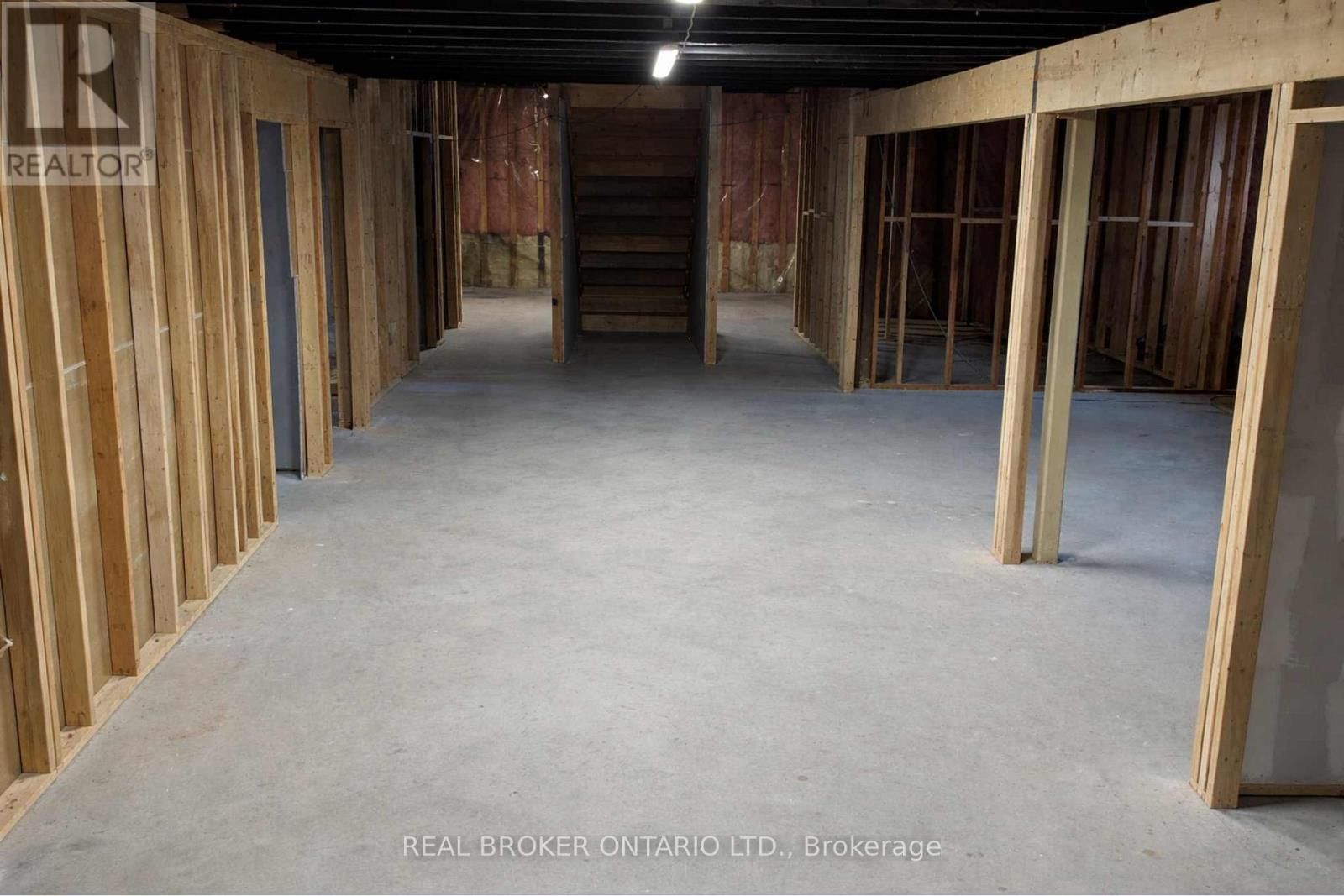 2048 ALBERT STREET SOUTH Image 16