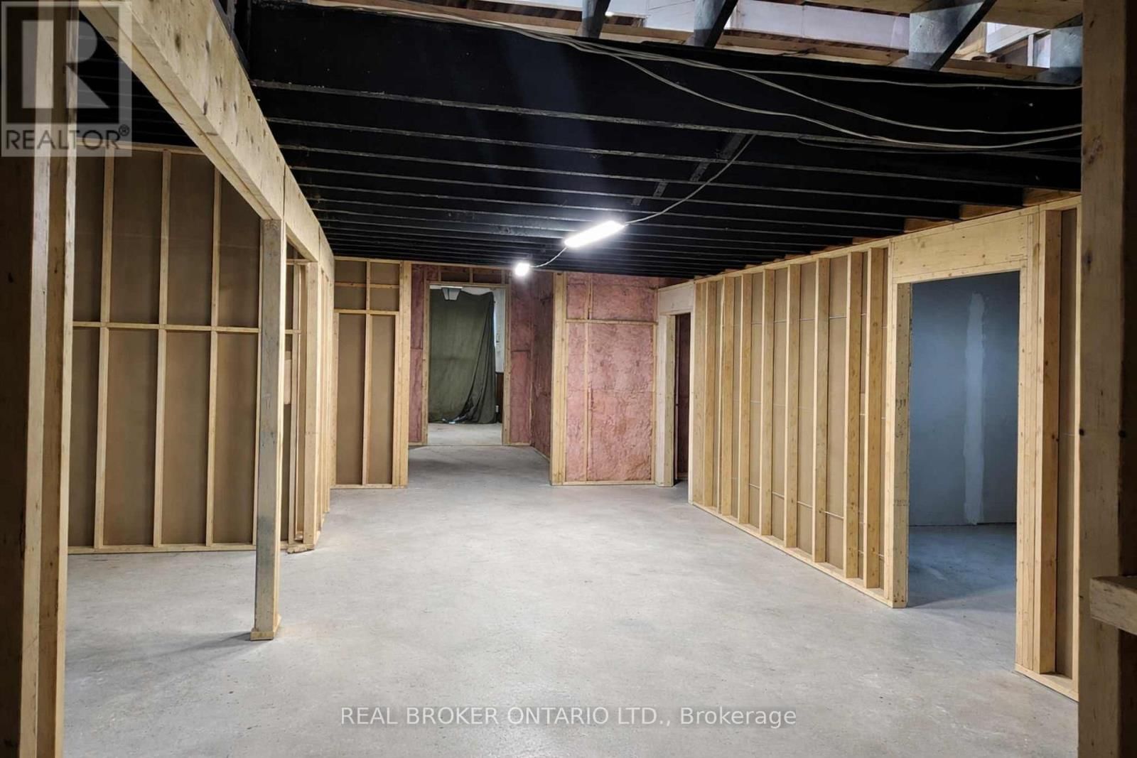 2048 ALBERT STREET SOUTH Image 18