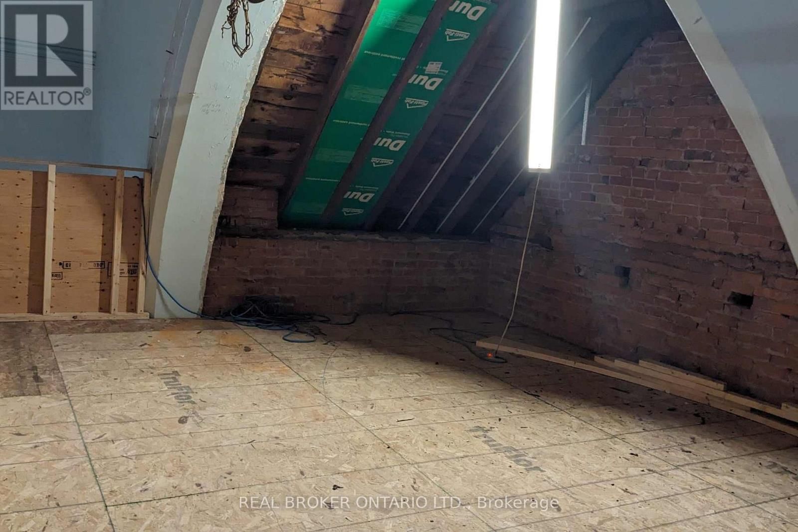 2048 ALBERT STREET SOUTH Image 20