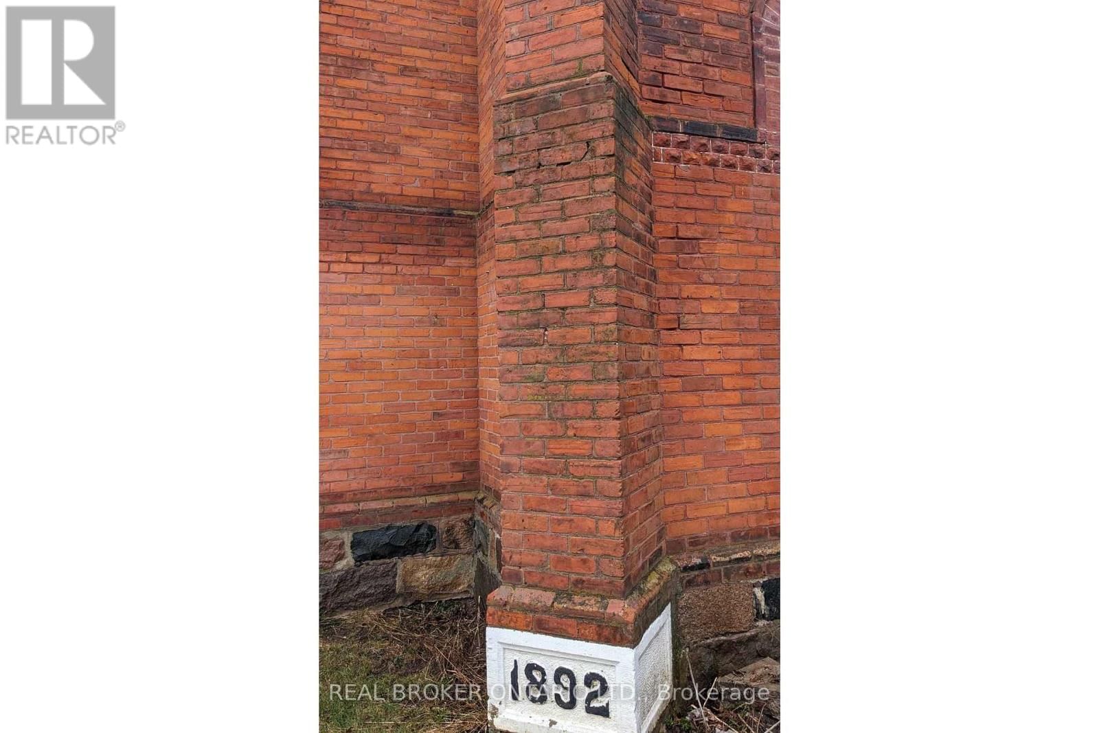 2048 ALBERT STREET SOUTH Image 5