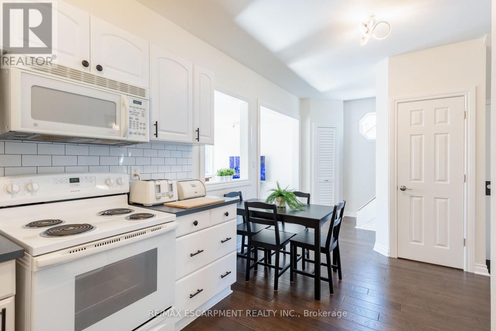 621 ROSSEAU ROAD Image 11