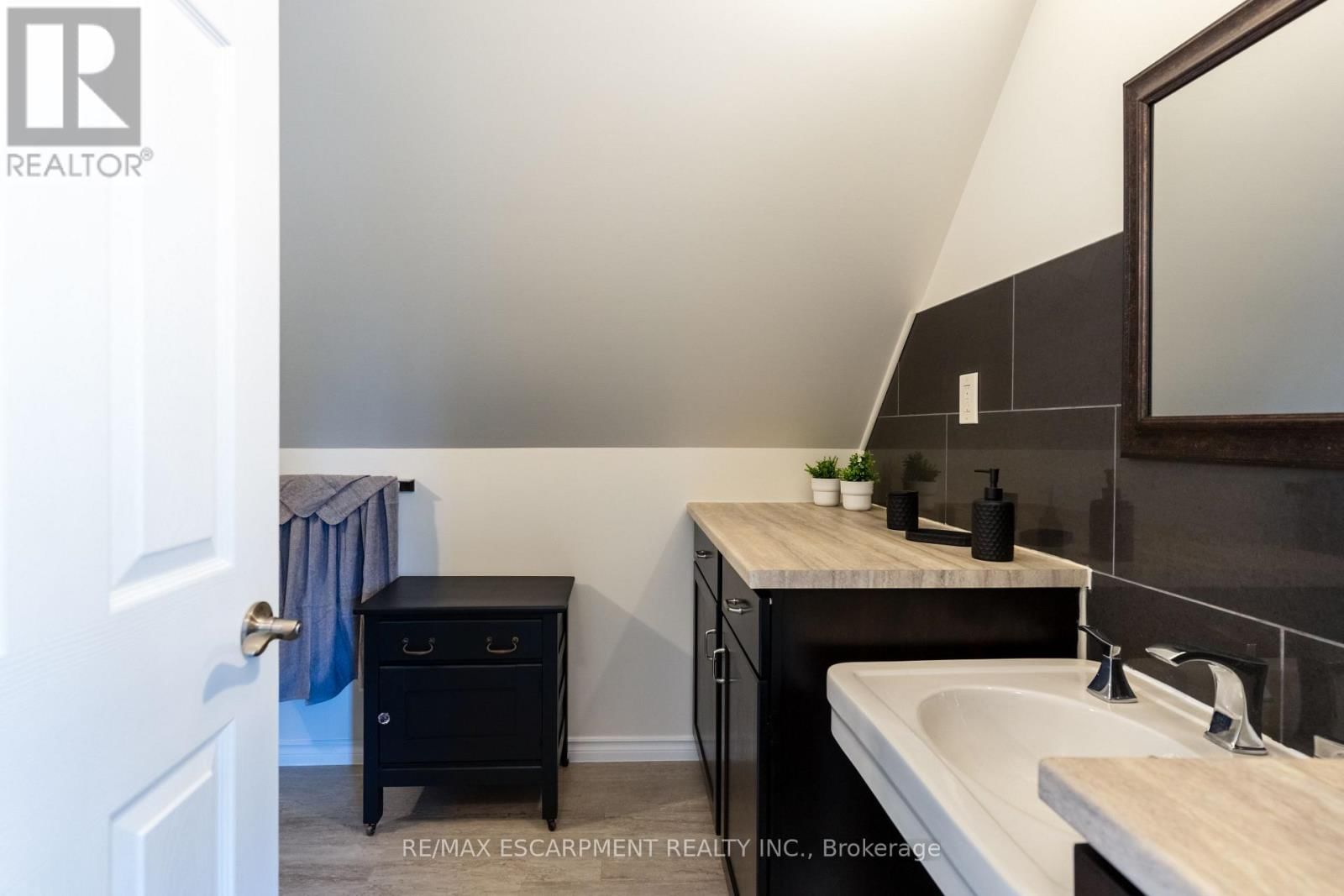 621 ROSSEAU ROAD Image 29