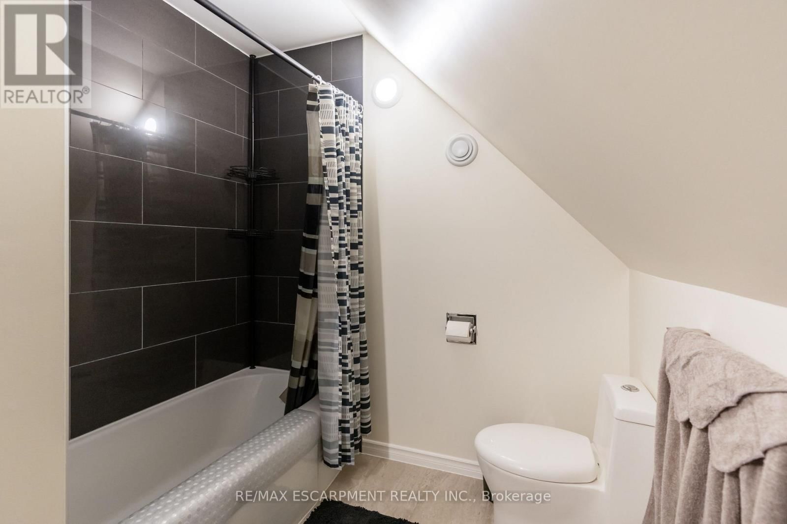 621 ROSSEAU ROAD Image 30