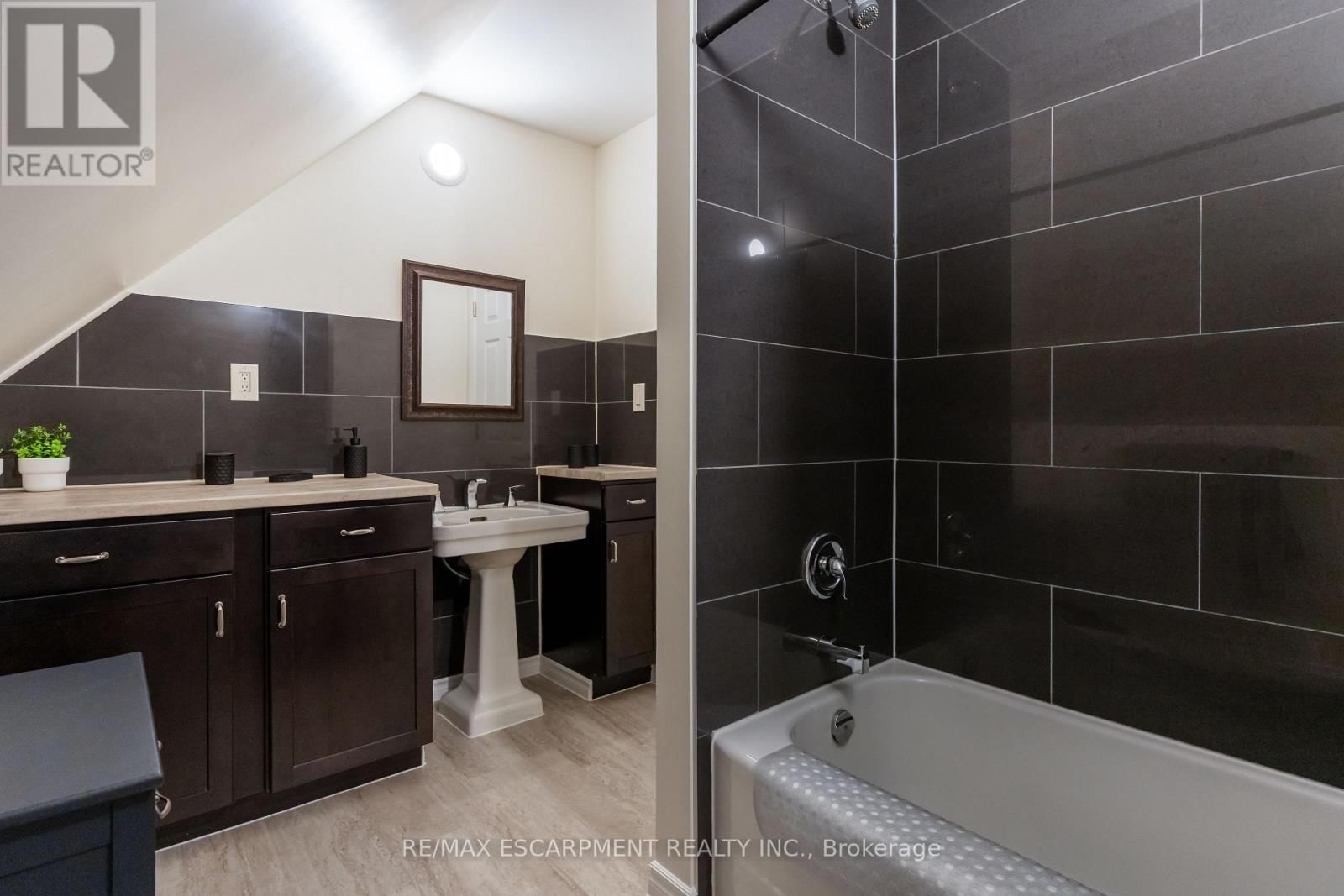 621 ROSSEAU ROAD Image 31