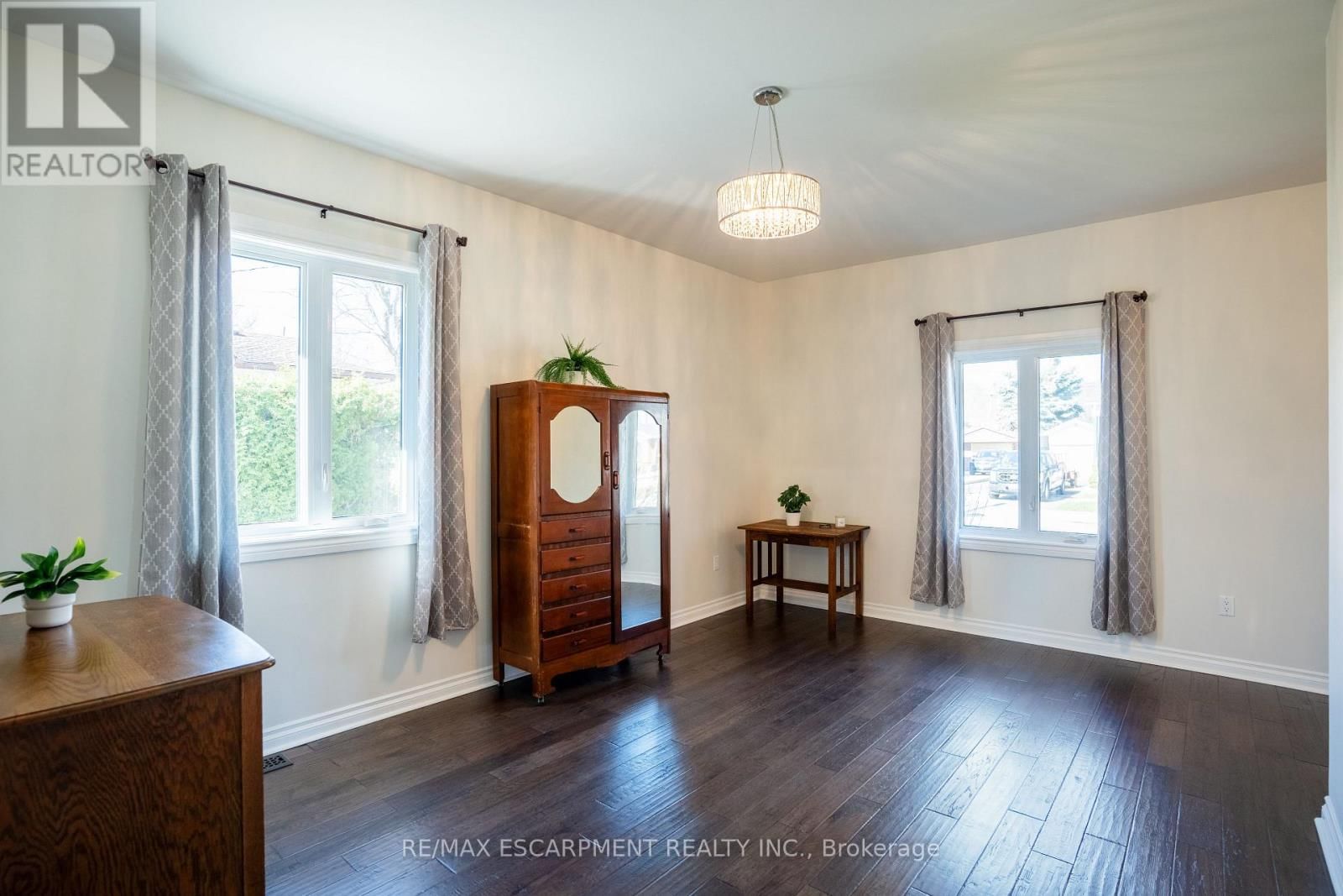 621 ROSSEAU ROAD Image 5