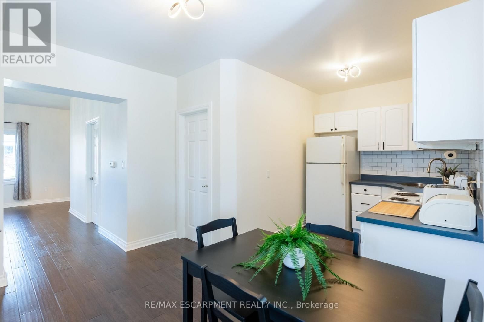 621 ROSSEAU ROAD Image 8