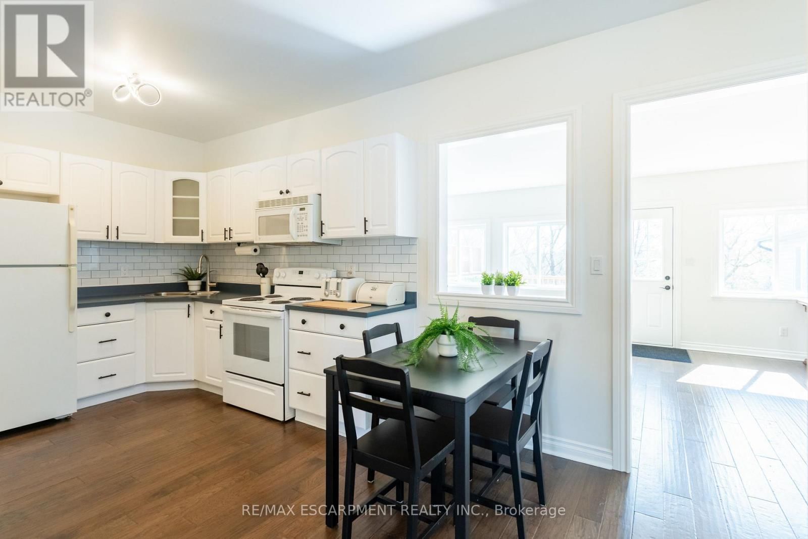 621 ROSSEAU ROAD Image 9