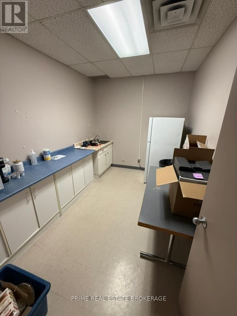 Unit 4 - 647 WILTON GROVE Image 11