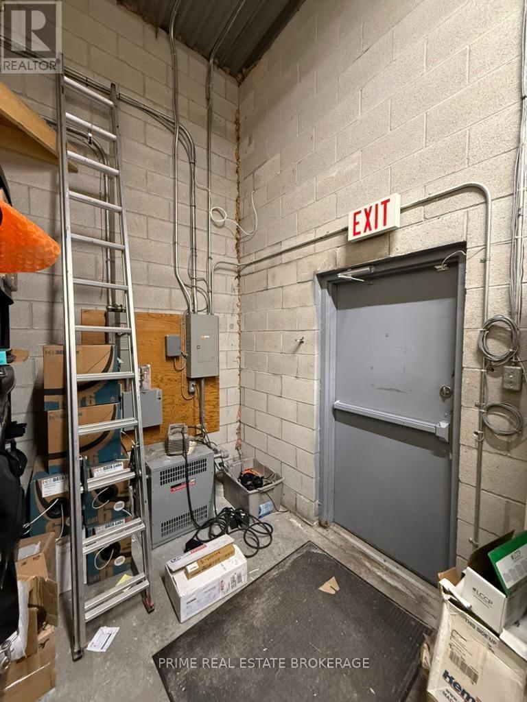 Unit 4 - 647 WILTON GROVE Image 12