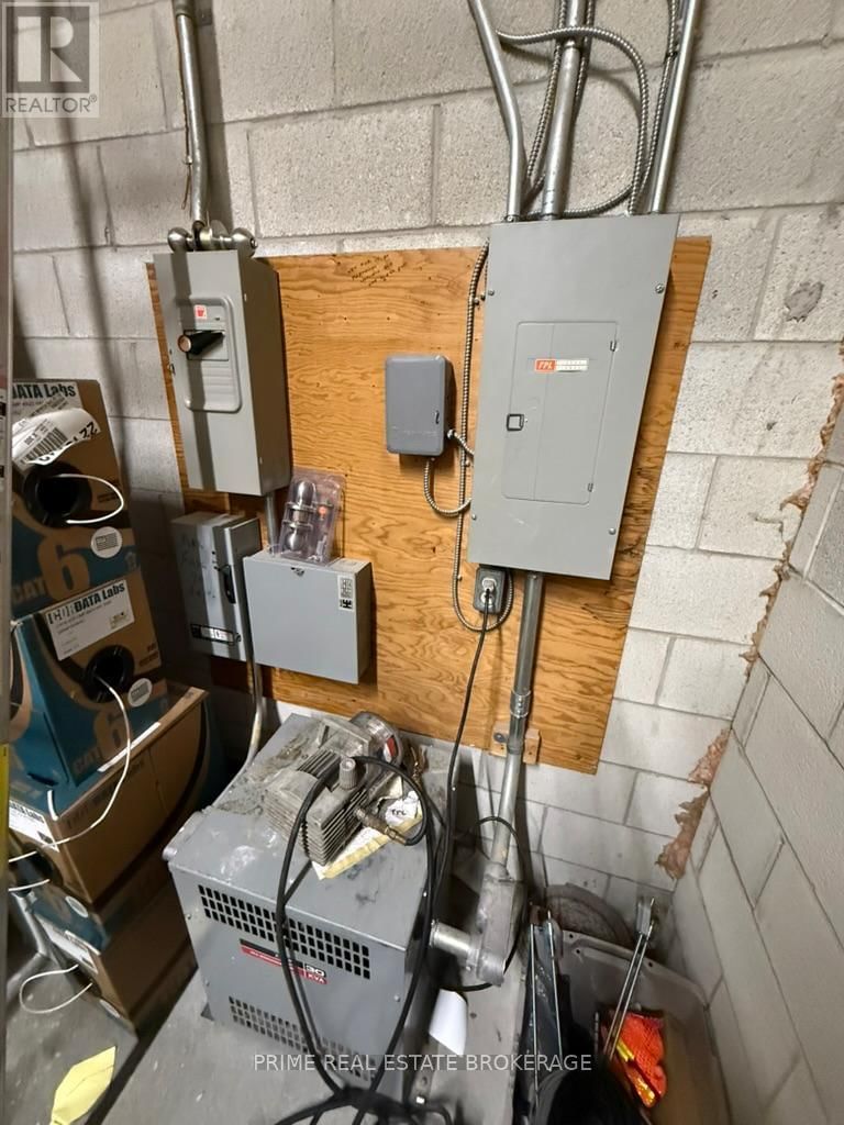 Unit 4 - 647 WILTON GROVE Image 13