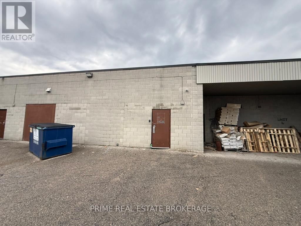 Unit 4 - 647 WILTON GROVE Image 15