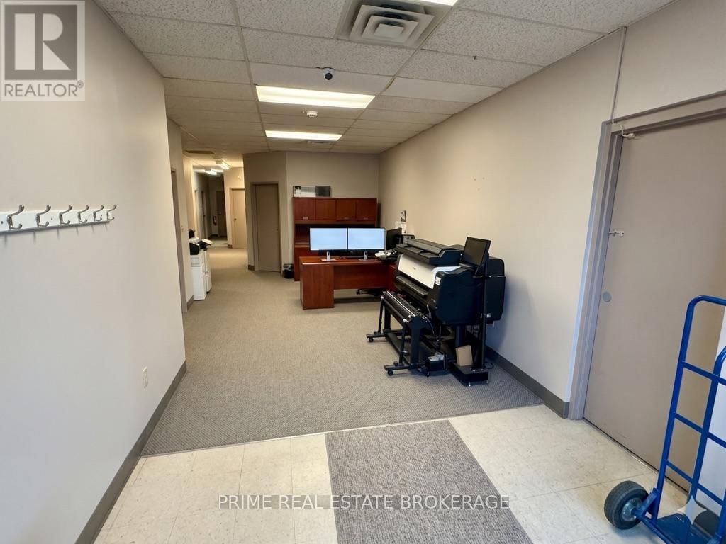 Unit 4 - 647 WILTON GROVE Image 5