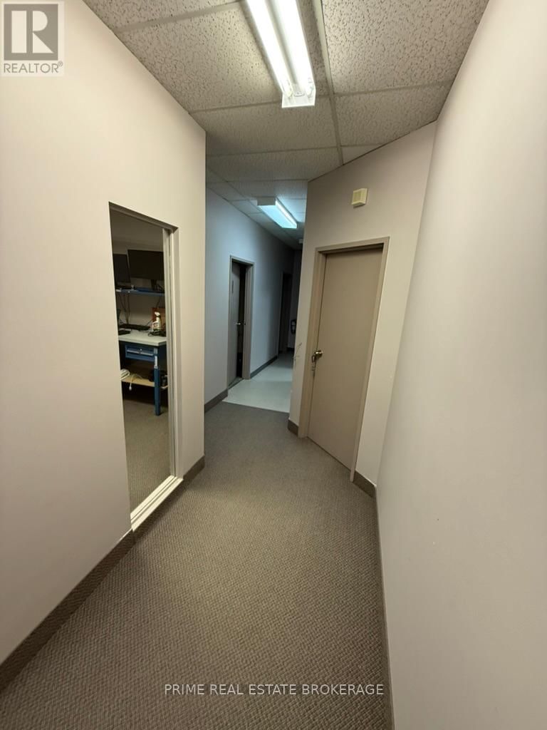 Unit 4 - 647 WILTON GROVE Image 8