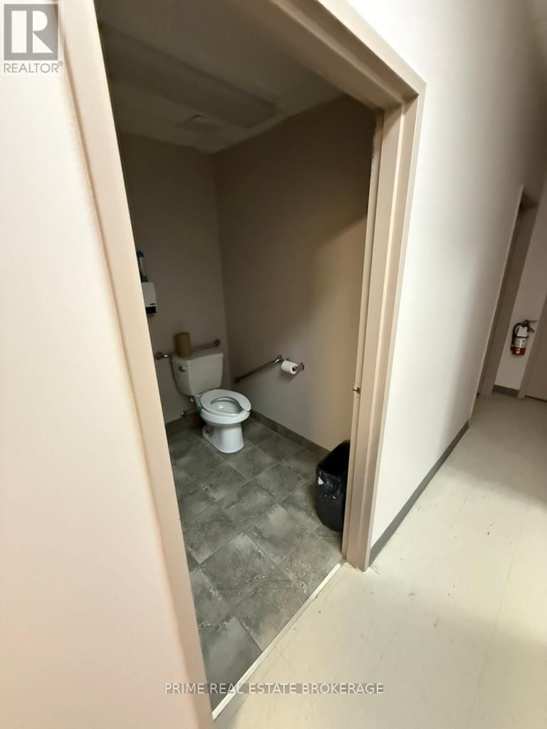 Unit 4 - 647 WILTON GROVE Image 9