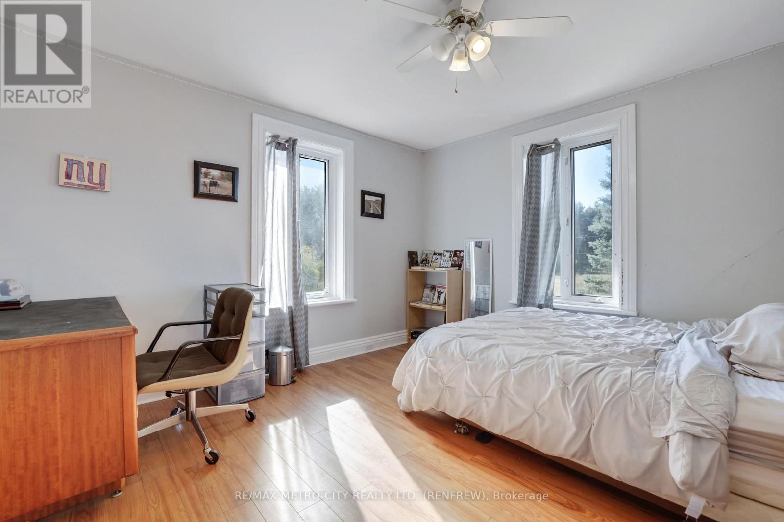 704 CLIFFORD SIDE ROAD Image 24