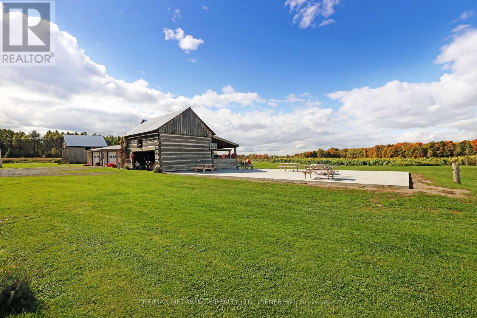 704 CLIFFORD SIDE ROAD Image 31