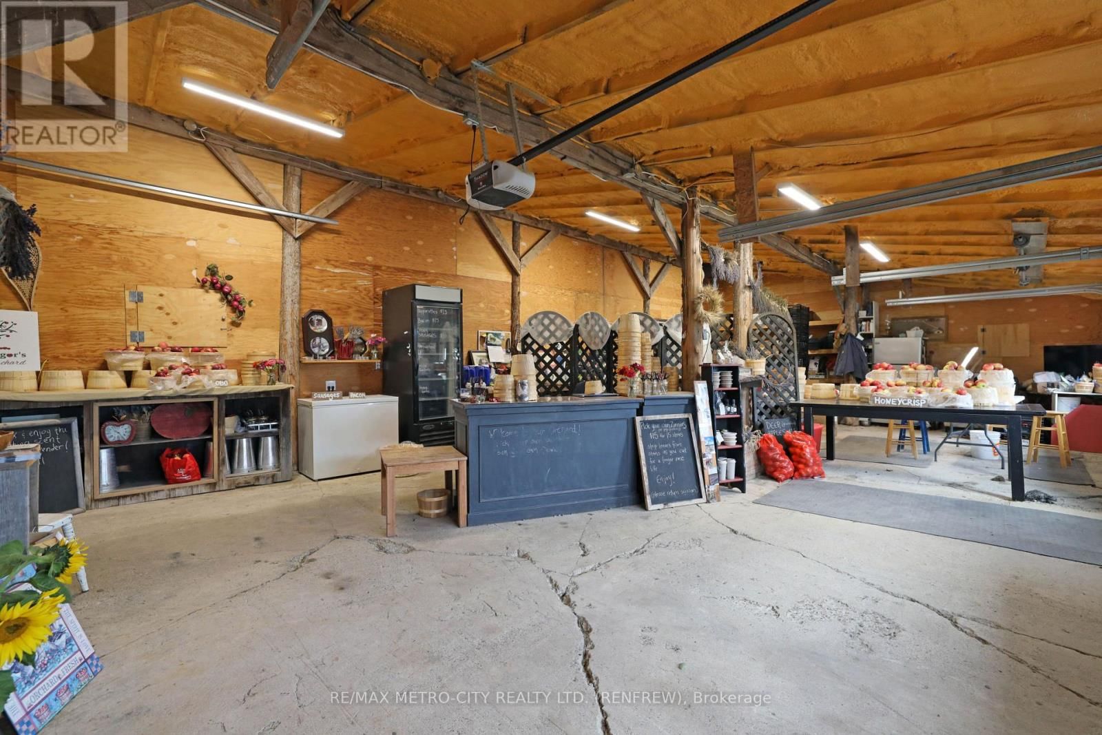 704 CLIFFORD SIDE ROAD Image 37