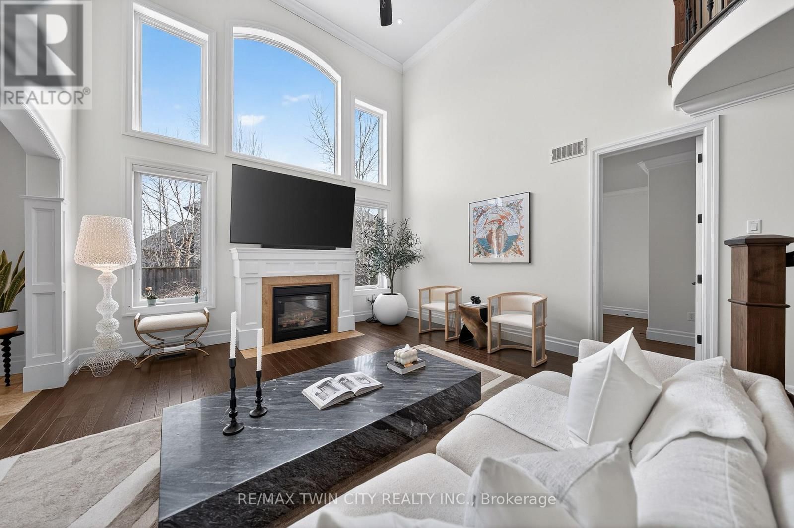 325 DEERFOOT TRAIL Image 14