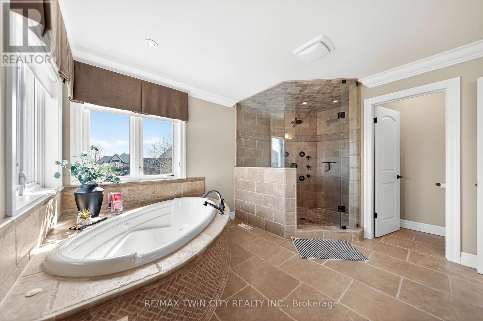 325 DEERFOOT TRAIL Image 28