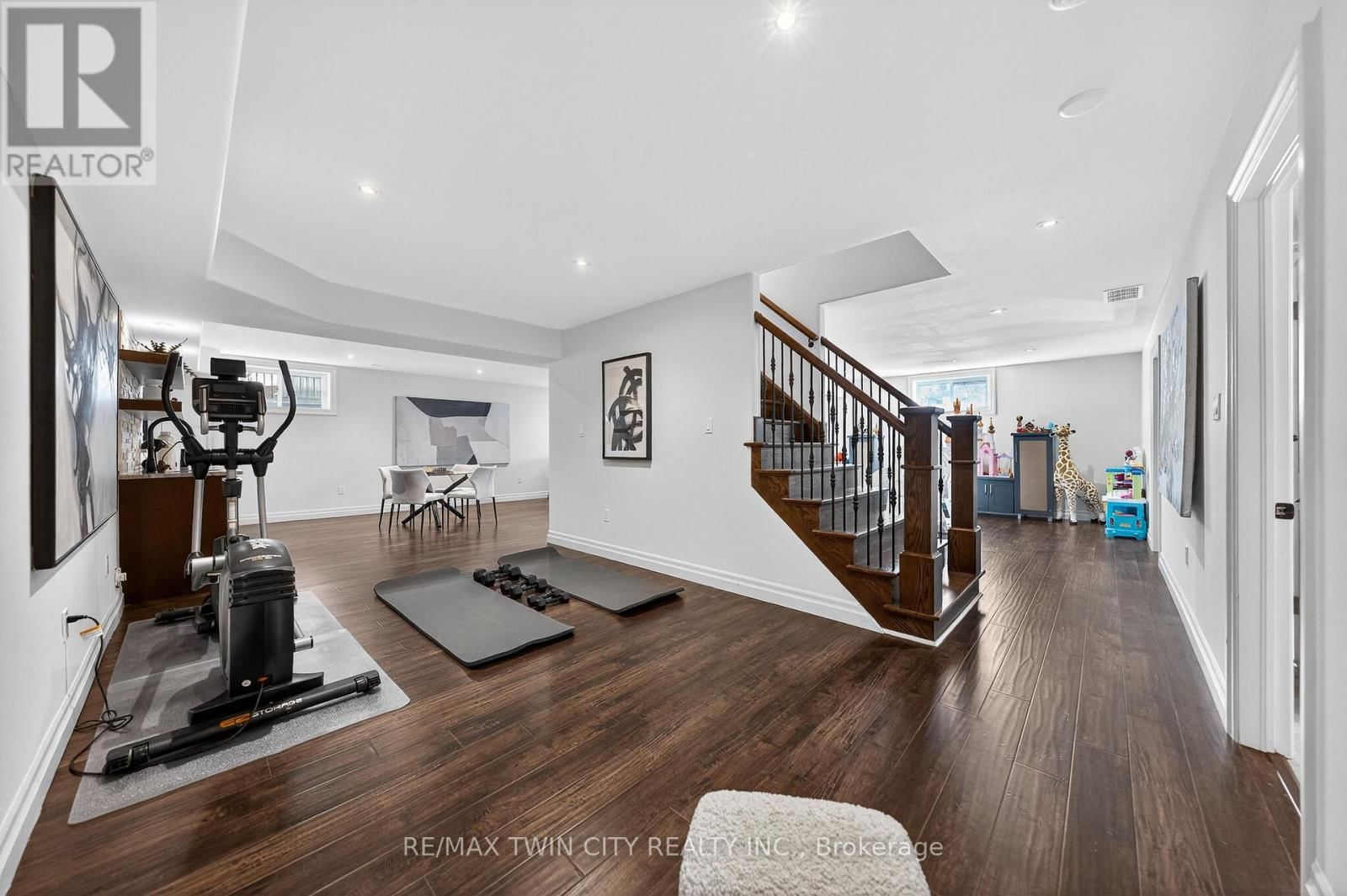 325 DEERFOOT TRAIL Image 34