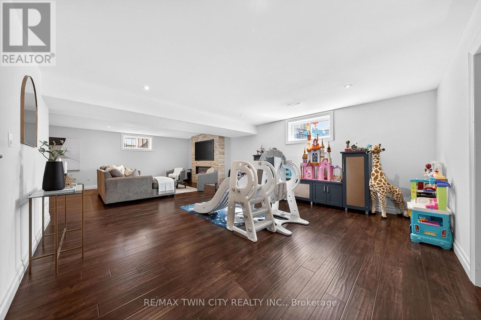 325 DEERFOOT TRAIL Image 38