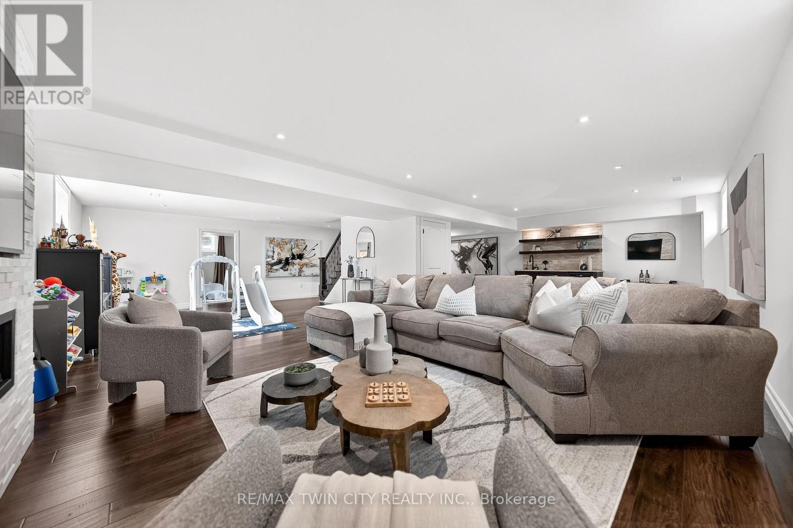 325 DEERFOOT TRAIL Image 40