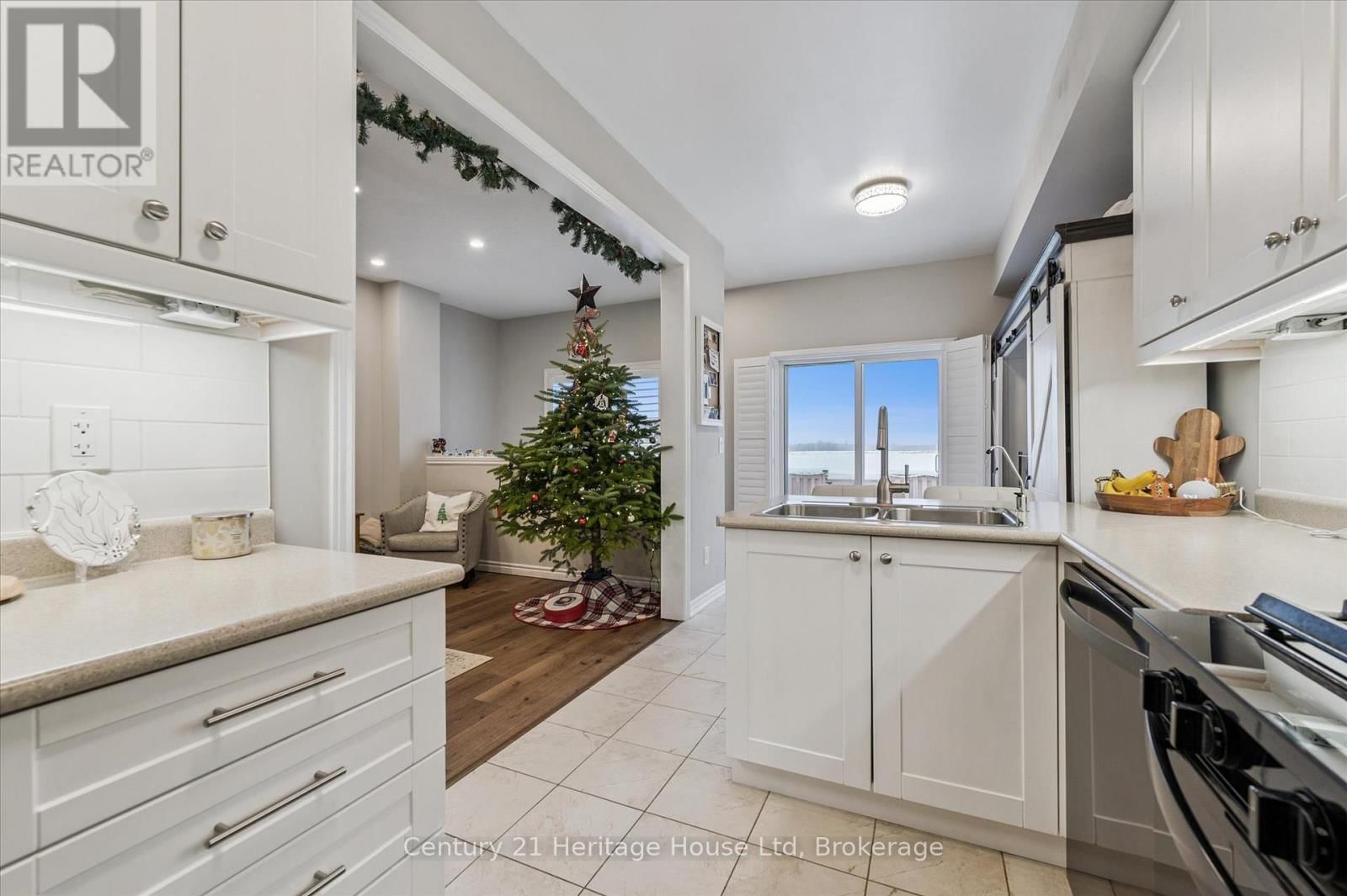 73 COURTNEY STREET Image 11