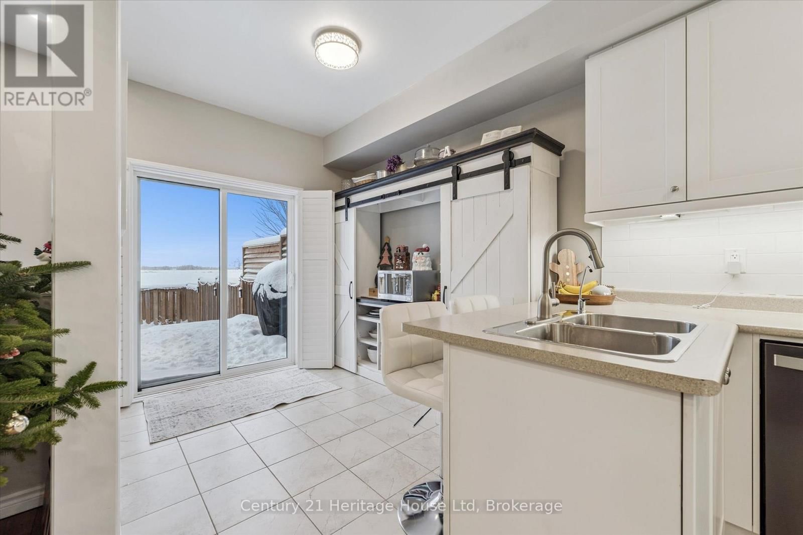 73 COURTNEY STREET Image 12